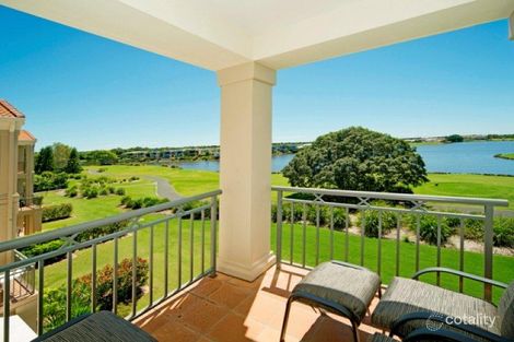 8335 Magnolia Dr E, Hope Island, QLD 4212