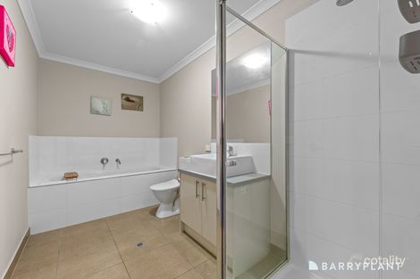 Property photo of 18 Rocket Lane Cranbourne North VIC 3977