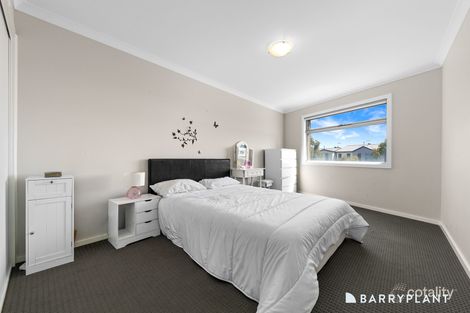 Property photo of 18 Rocket Lane Cranbourne North VIC 3977