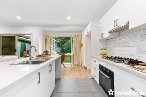 Property photo of 5 Franklin Place Caroline Springs VIC 3023