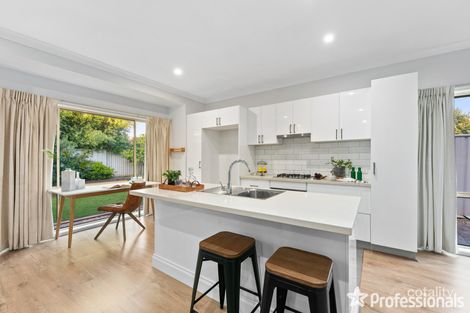 Property photo of 5 Franklin Place Caroline Springs VIC 3023