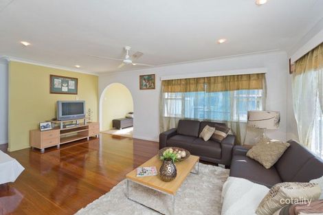 Property photo of 7 Lowanna Street Kenmore QLD 4069