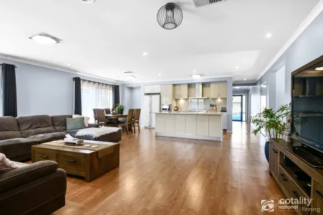 Property photo of 43 Mickleham Drive Cranbourne North VIC 3977