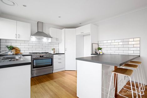 Property photo of 32 Dalpura Circuit Frankston VIC 3199
