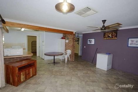 15 Tanson Rd, Parmelia, WA 6167