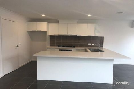 Property photo of 16 Mingay Close Truganina VIC 3029