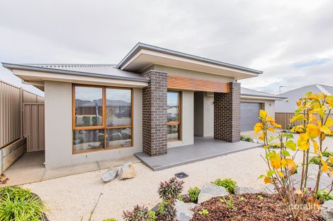 Property photo of 24 Pooginook Place Bourkelands NSW 2650
