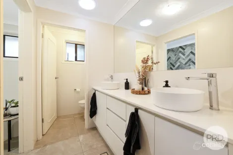 Property photo of 8 Amaroo Road Hillvue NSW 2340