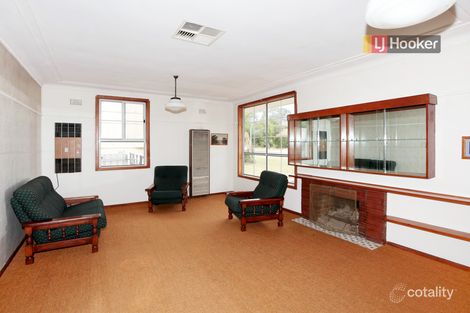 Property photo of 19 Doyle Avenue Mount Austin NSW 2650