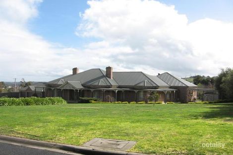 2/2 Caserta Dr, Berwick, VIC 3806