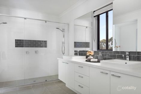 Property photo of 14 Hyde Avenue Clyde North VIC 3978