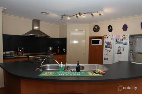 Property photo of 5 Mandarin Grove Werribee VIC 3030