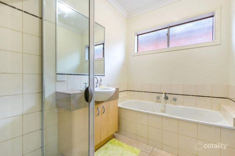 Property photo of 2 Mintleaf Grove Mitcham VIC 3132