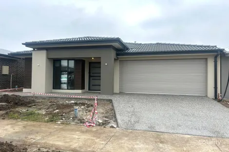 15 Papaya Way, Clyde, VIC 3978
