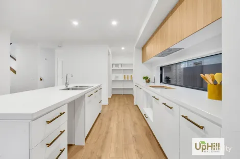 Property photo of 10 Copabella Circuit Clyde North VIC 3978