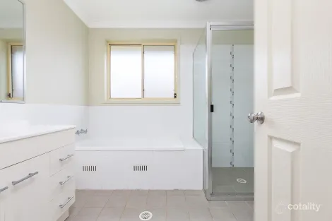 Property photo of 37 Diamond Circuit Rutherford NSW 2320