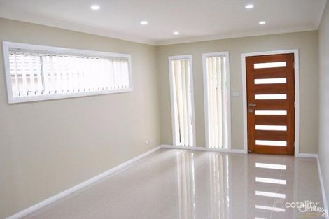 Property photo of 10 Weeroona Road Edensor Park NSW 2176