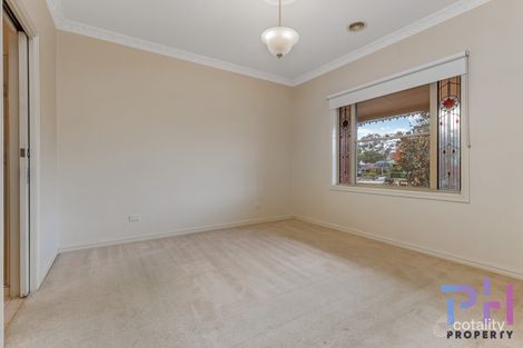 Property photo of 20 Saxby Drive Strathfieldsaye VIC 3551