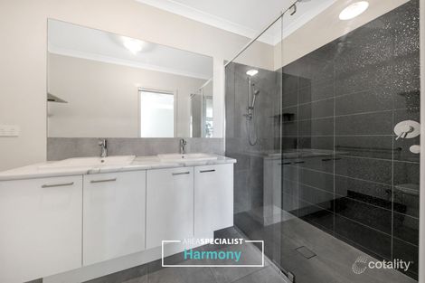 Property photo of 24 Oaky Crescent Cobblebank VIC 3338