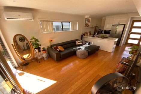 Property photo of 2/1210 Logan Road Holland Park West QLD 4121