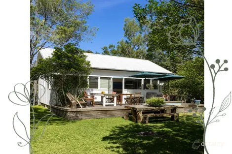 Property photo of 8 Diggers Crescent Great Mackerel Beach NSW 2108