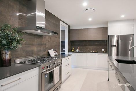 Property photo of 28 Clover Way Helensvale QLD 4212