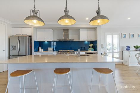 Property photo of 39 Stratton Terrace Wynnum QLD 4178