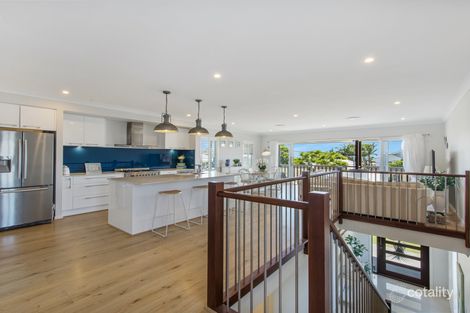 Property photo of 39 Stratton Terrace Wynnum QLD 4178