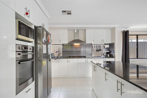 Property photo of 6 Bosbaan Place Champion Lakes WA 6111