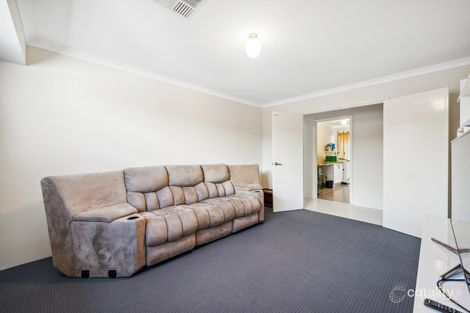 Property photo of 6 Bosbaan Place Champion Lakes WA 6111