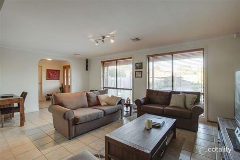 Property photo of 18 Sheraton Crescent Ferntree Gully VIC 3156