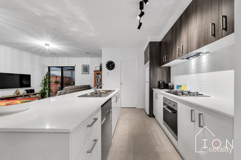Property photo of 20 Mare Close Cranbourne East VIC 3977