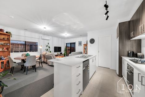 Property photo of 20 Mare Close Cranbourne East VIC 3977