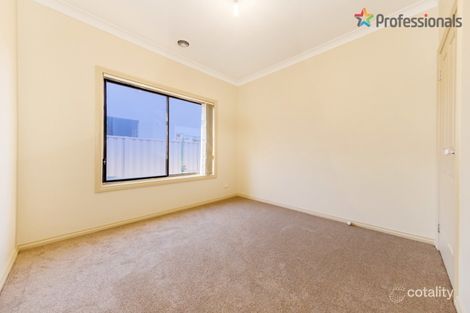 Property photo of 3 Beckett Crescent Caroline Springs VIC 3023