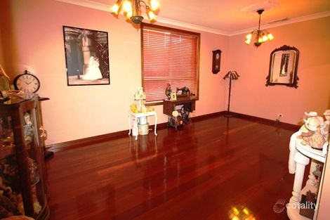 Property photo of 33 Wainewright Avenue West Hoxton NSW 2171