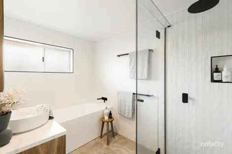 Property photo of 30 Stuart Street Mount Lofty QLD 4350