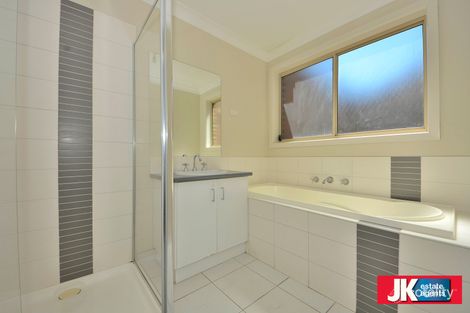 Property photo of 2/2A Flinders Crescent Wyndham Vale VIC 3024