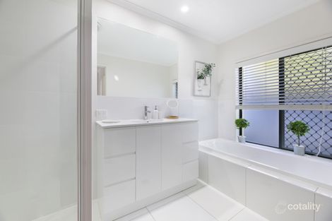 Property photo of 14 John Dalley Drive Helensvale QLD 4212