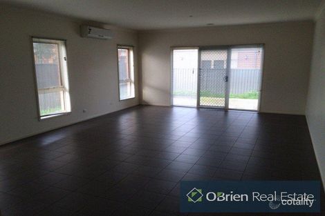 Property photo of 6 Lawrence Close Pakenham VIC 3810