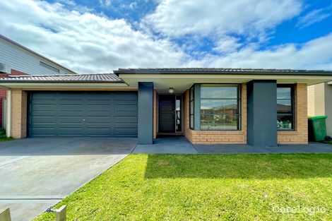 Property photo of 33 Inspiration Circuit Pakenham VIC 3810