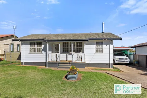 12 Bourne St, West Tamworth, NSW 2340