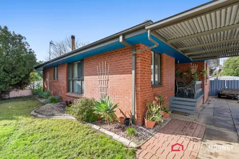 Property photo of 10 Meads Place Mount Austin NSW 2650