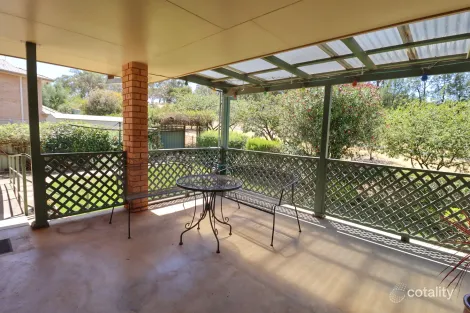 Property photo of 8 Grevillea Close Cowra NSW 2794