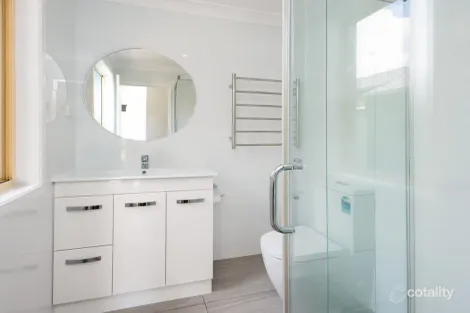Property photo of 11 Trade Winds Drive Helensvale QLD 4212