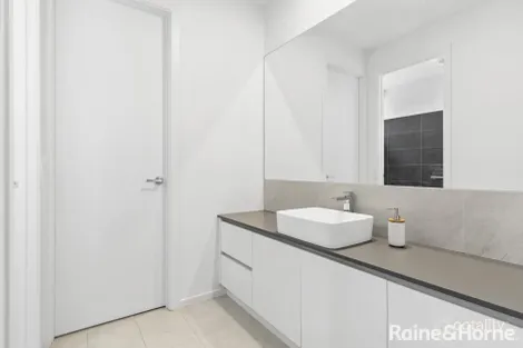 Property photo of 1/9 Weeroona Street Rye VIC 3941