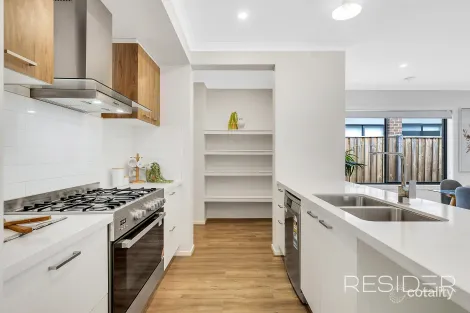 Property photo of 6 Bulbine Place Beveridge VIC 3753