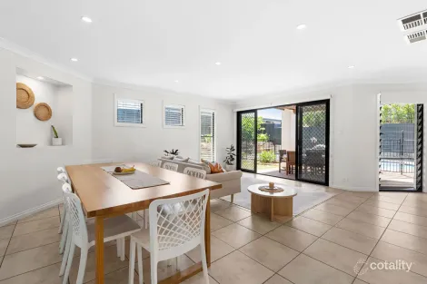 Property photo of 2 Breezeway Close Wellington Point QLD 4160