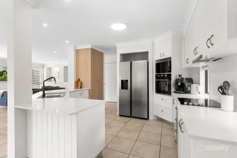 Property photo of 2 Breezeway Close Wellington Point QLD 4160