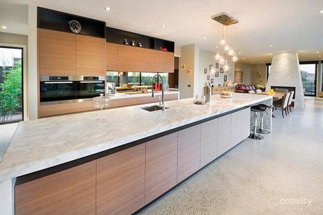 Property photo of 8 Portland Place Waterways VIC 3195