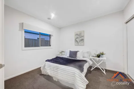Property photo of 28 Rochester Crescent Eynesbury VIC 3338